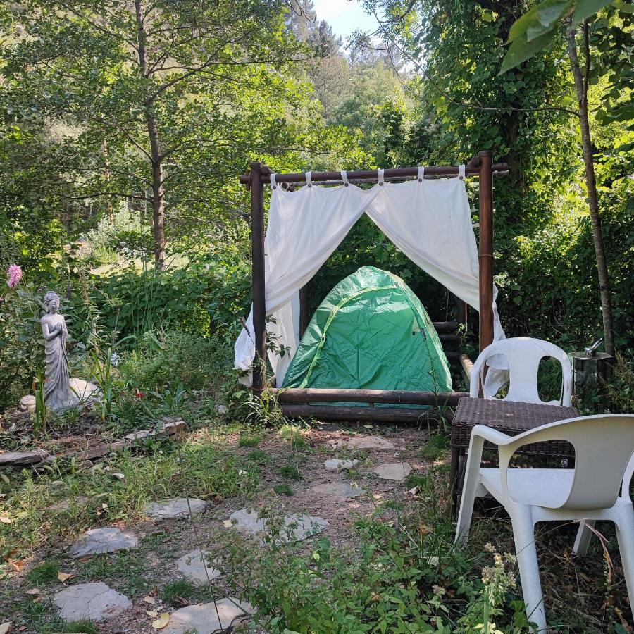 Tente Dans Gazebo Thai Dans Jardin En Bord De Riviere Saint-André-de-Valborgne Eksteriør billede